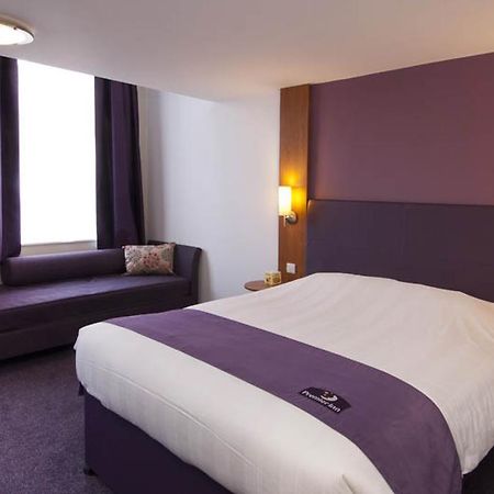 Premier Inn Тонбридж Экстерьер фото