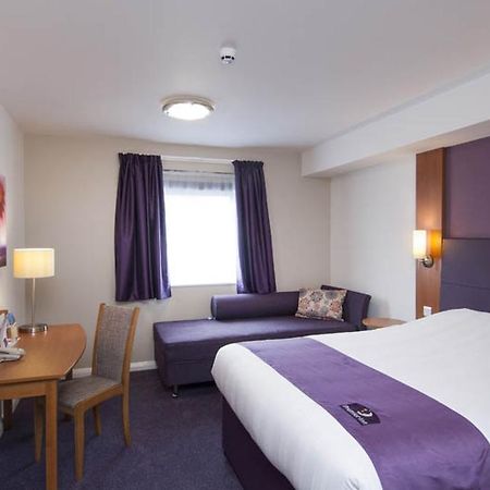 Premier Inn Тонбридж Экстерьер фото