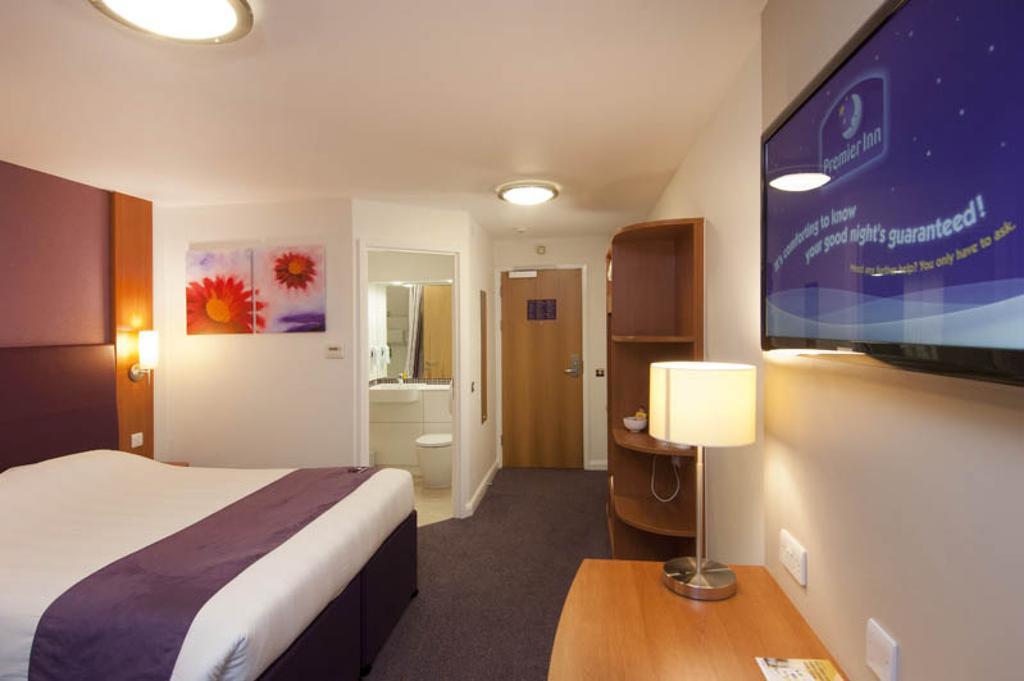 Premier Inn Тонбридж Экстерьер фото