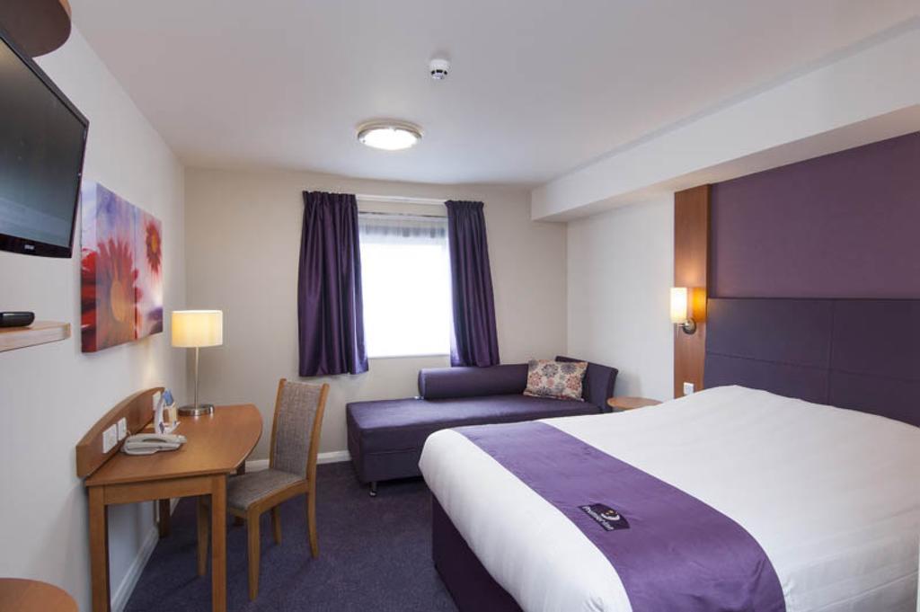 Premier Inn Тонбридж Экстерьер фото
