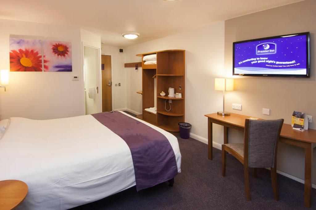 Premier Inn Тонбридж Экстерьер фото