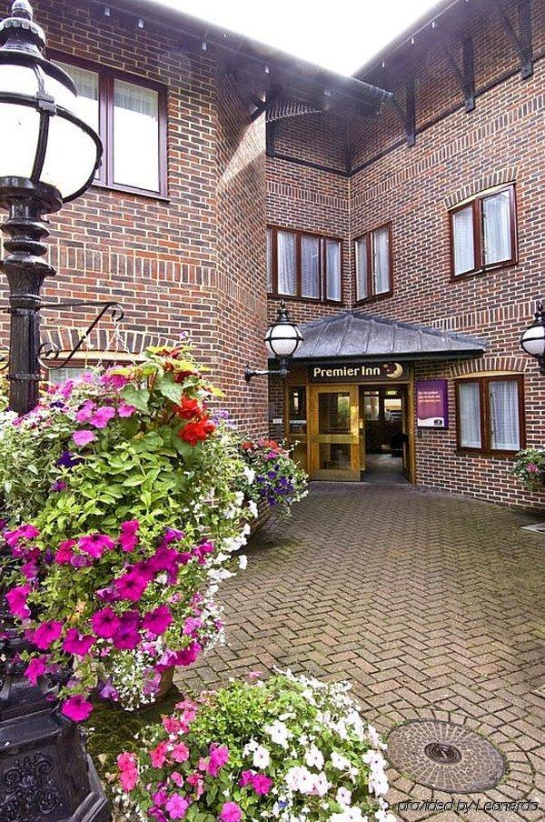 Premier Inn Тонбридж Экстерьер фото