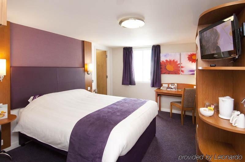 Premier Inn Тонбридж Экстерьер фото