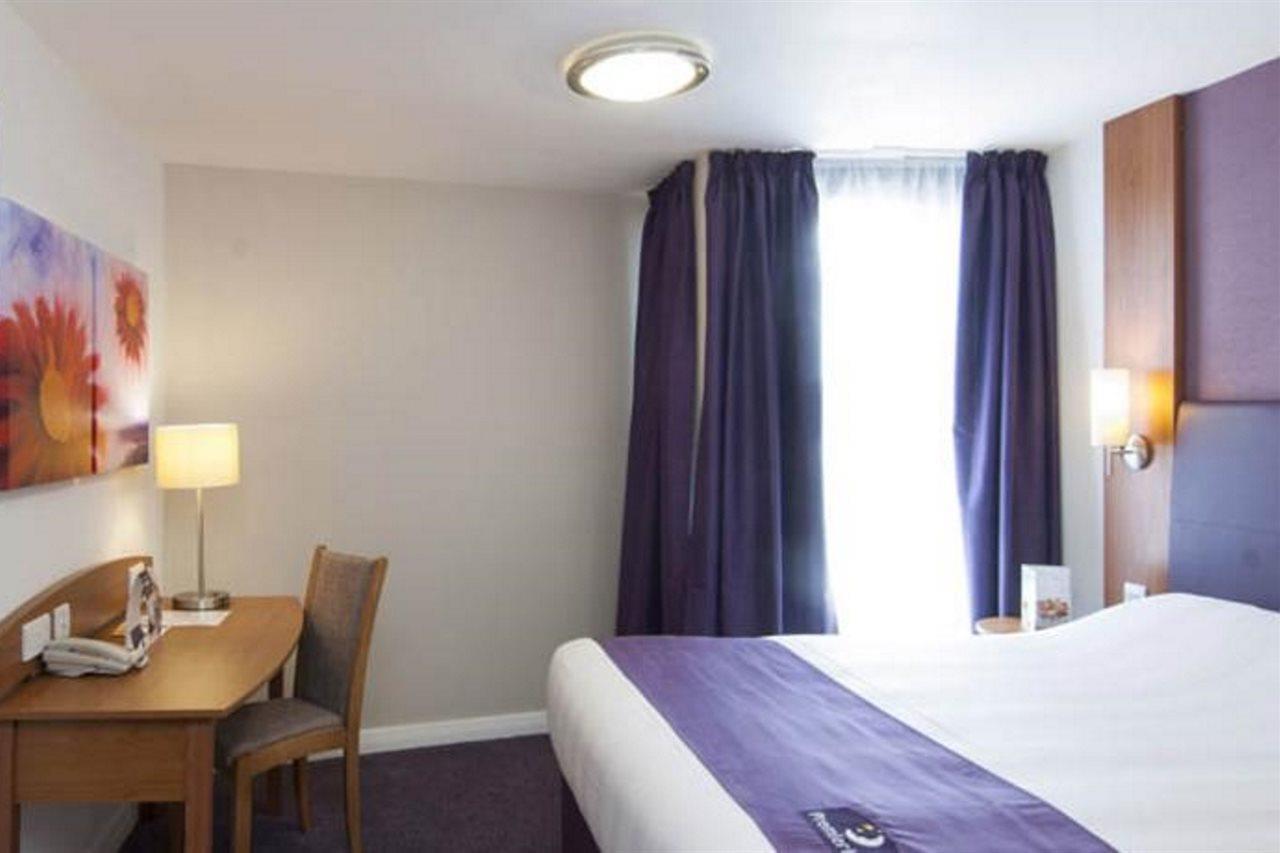 Premier Inn Тонбридж Экстерьер фото