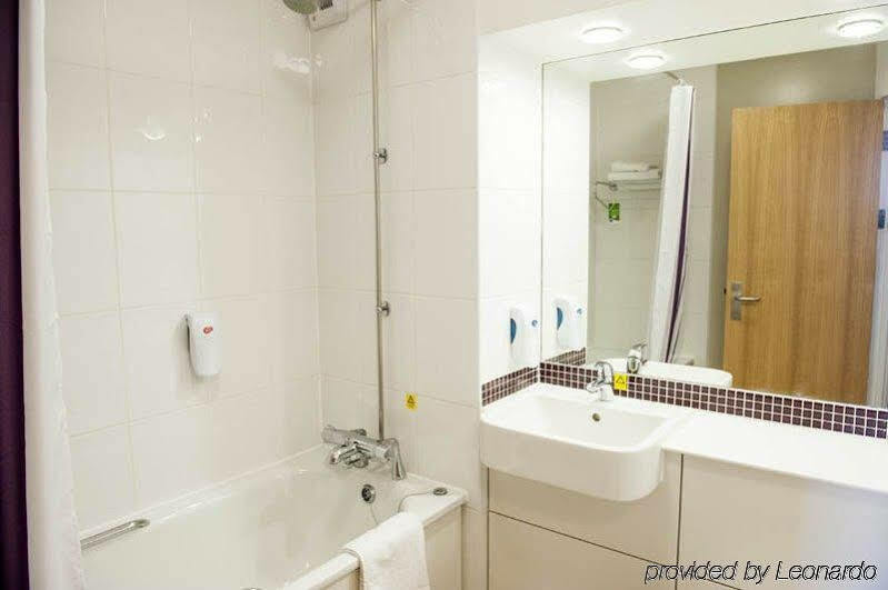 Premier Inn Тонбридж Экстерьер фото